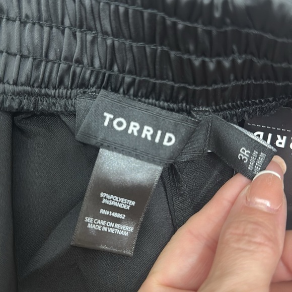 Torrid Wide Leg Streaky Satin high-rise pant deep black size 3R.NWT - Picture 6 of 9